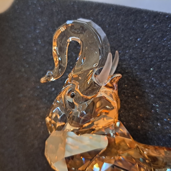 Swarovski Elephant in box with plaque and COA Pristine 1137207 - Picture 9 of 16